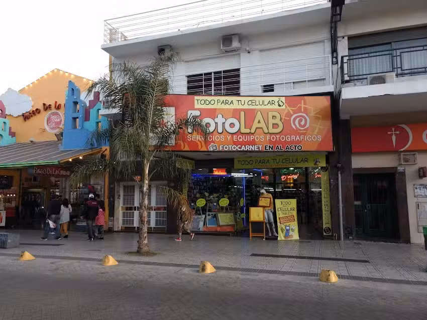 Fotolab Lan&uacute;s