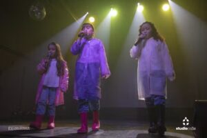 STUDIO M&Aacute;S academia de canto y productora audiovisual